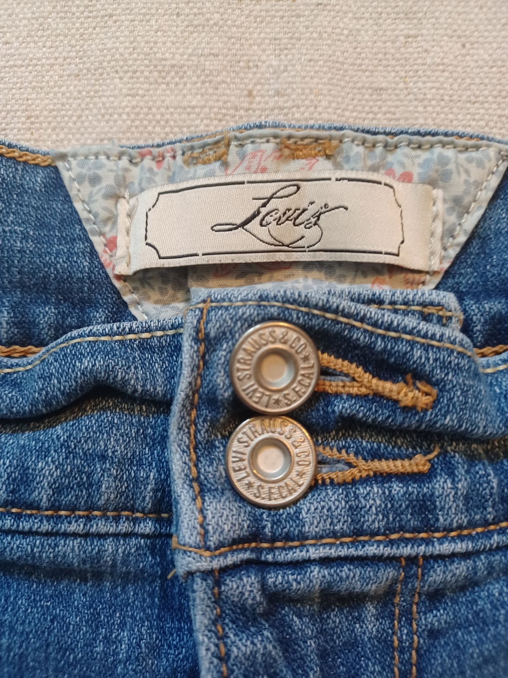 Levi's Denim Jean Shorts Women's Size 14 - Picture 2 of 10